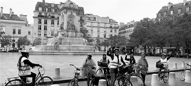 Refugiados terão pedalada festiva por Paris no dom