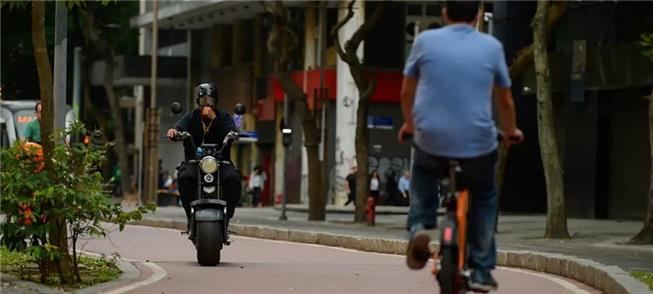 Regras proíbem circulação de ciclomotores em ciclo