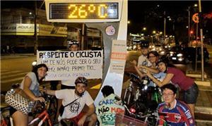 Relógio foi colocado no meio da ciclovia