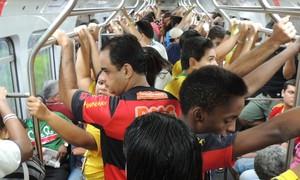 Repórter enfrenta metrô lotado para chegar à Arena