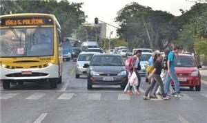 Respeito ao pedestre na faixa, em Brasília