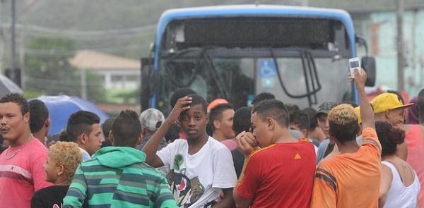 Revolta no dia do acidente com o BRT, no Rio