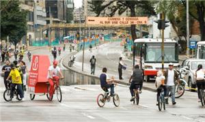 Rua de Bogotá durante a Ciclovia