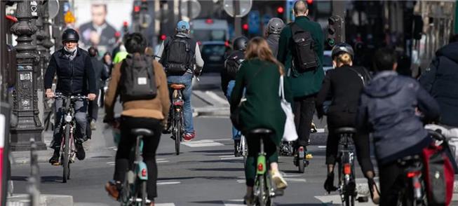 Rua Rivoli, em Paris: mais espaço para ciclistas