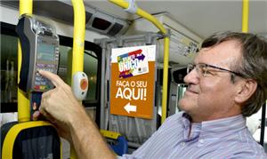 Secretário municipal de transportes testa sistema