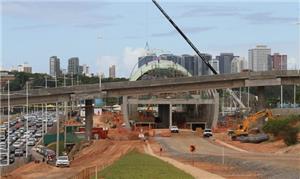 Seguem as obras na Paralela, apesar do trânsito at