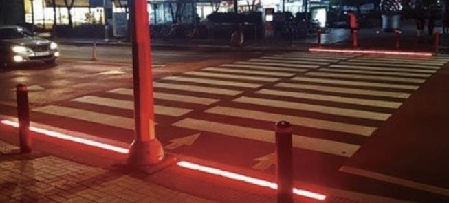 Semáforo projeta luz no solo para alertar pedestre