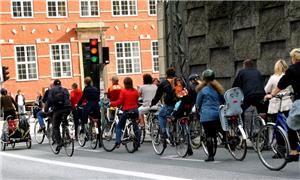 Semáforos vão abrir primeiro para os ciclistas na