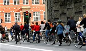 Semáforos vão abrir primeiro para os ciclistas na