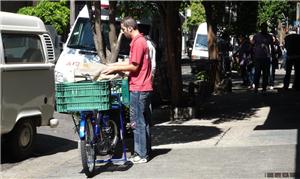 Sérgio Esperandio: roupas limpas via bicicleta