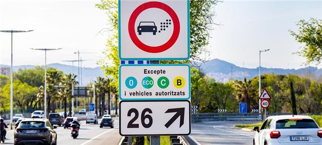 Sinalização de restrição a veículos em Barcelona
