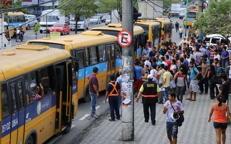 Sistema de transporte por ônibus carece de regulam