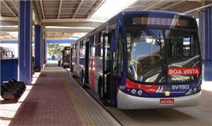 Terminal Metropolitano com ônibus intermunicipal