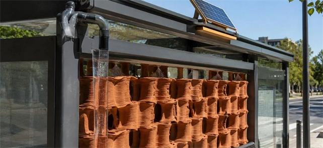 Tijolos de barro: água, sol e cerâmica para resfri