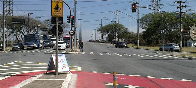 Tinha uma ponte no meio do caminho