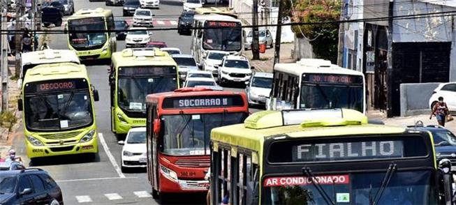 Trânsito caótico em área central de São Luís