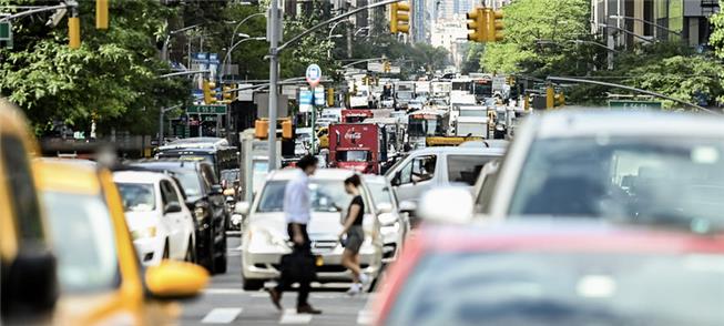 Trânsito congestionado nas ruas de Manhattan