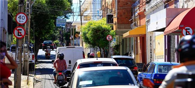 Trânsito congestionado no centro de Teresina