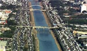 Trânsito congestionado: um inferno na vida do paul