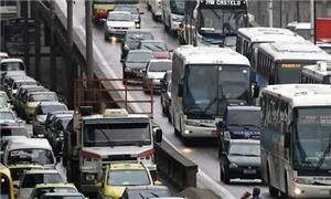 Trânsito na Avenida Brasil, perto do centro