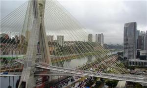 Trânsito na Marginal Pinheiros em São Paulo