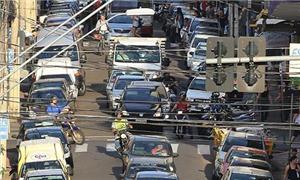 Trânsito na rua São Sebastião, uma das mais movime