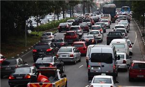 Trânsito nesta segunda-feira na avenida Washington