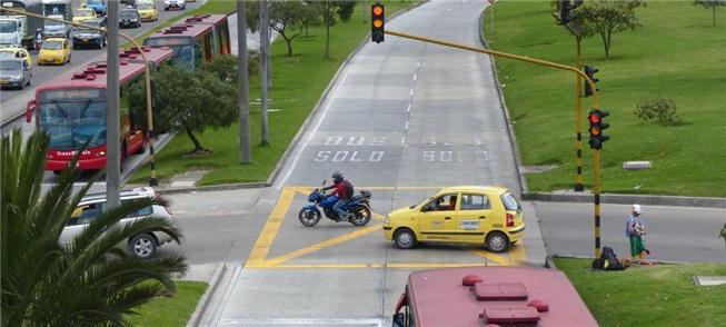 Transmilênio: parada obrigatória nos semáforos