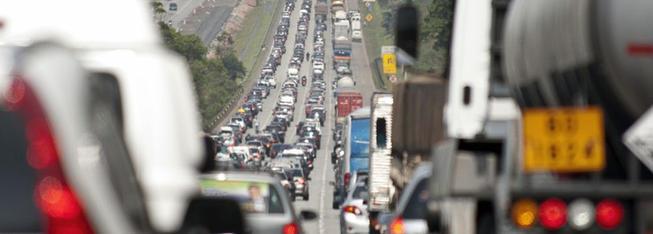 Transporte de cargas no Brasil é campeão em emissõ