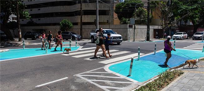 Travessia mais segura na rua Ribeiro de Brito, em