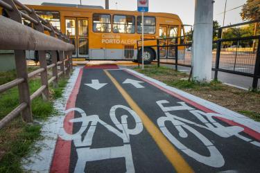 Trecho cicloviário em Porto Alegre: meta é ampliar