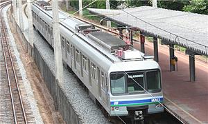 Trem acoplado para atender à demanda do metrô em B