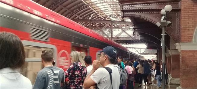 Trem da CPTM na Estação da Luz, em São Paulo