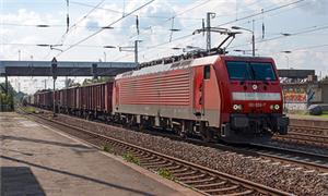 Trem de carga no anel ferroviário de Berlim