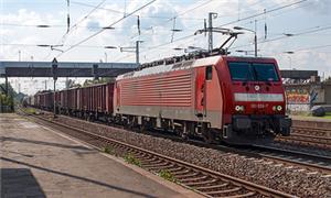 Trem de carga no anel ferroviário de Berlim