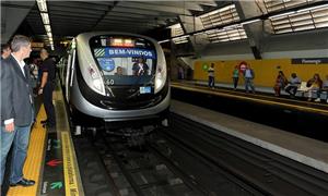 Trem do metrô faz primeira viagem, no Rio