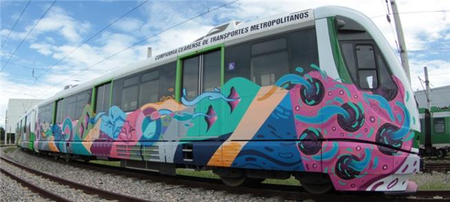 Trem do VLT grafitado com obra do cearense Grud