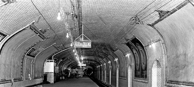 Uma das estações abandonadas de Paris