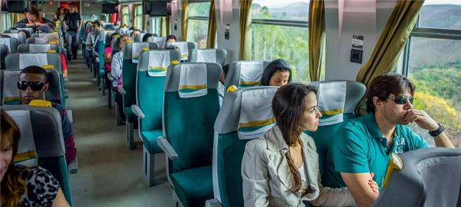 Vagão de passageiros de trem entre Vitória e Belo