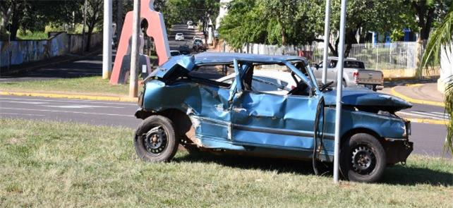 Veículo acidentado, cena impactante neste Maio Ama