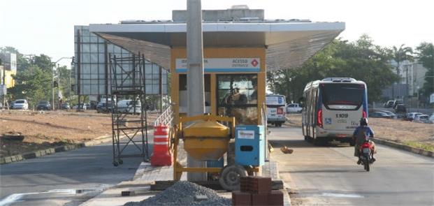 Veículos invadem com frequencia o corredor do BRT