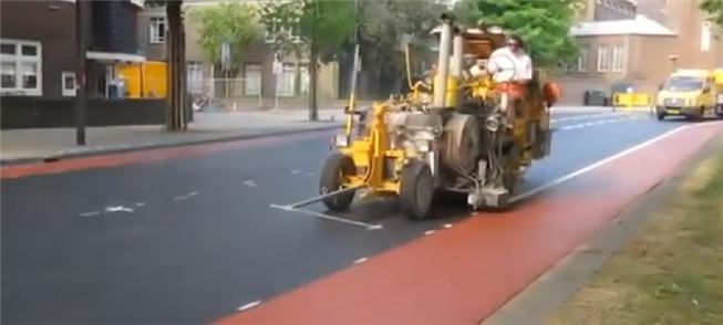 Veja a construção de uma ciclovia na Holanda