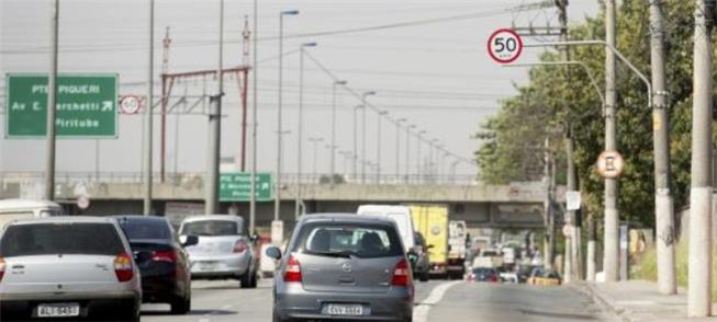 Velocidade nas marginais é tema de reunião em SP