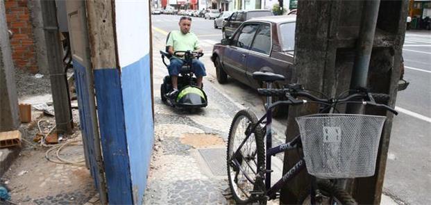 Vida difícil para cadeirantes em Ponta Grossa