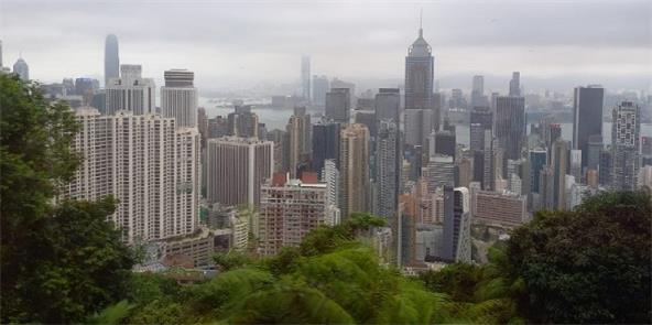 Vista do alto da compacta cidade de Hong Kong