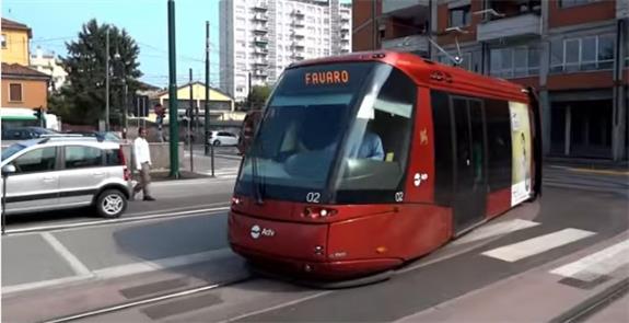 VLP circula em rua de Mestre (Veneza) pelo trilho