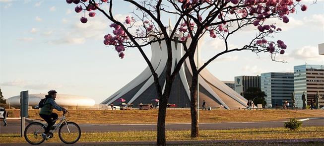 Zona 30 em Brasília vai priorizar pedestres e cicl
